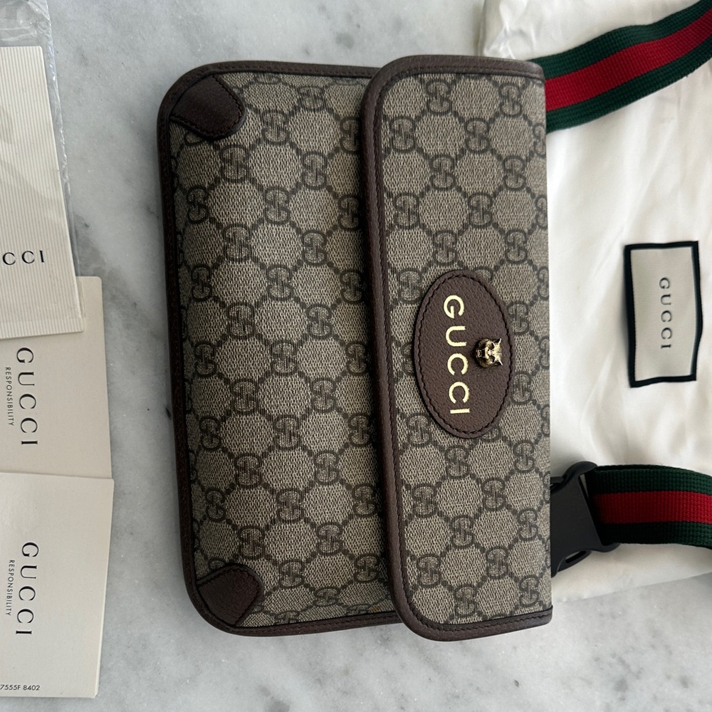 Gucci Beige Monogram Shoulder Bag with Green and Red Strap - Picture 2 of 6